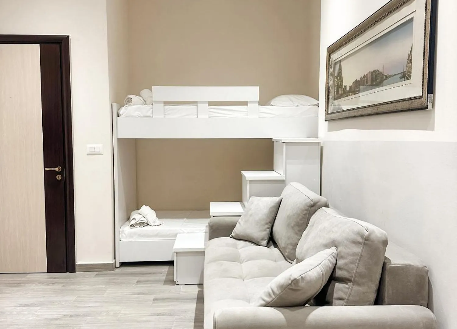 Azura Beach Apartments ドゥラス