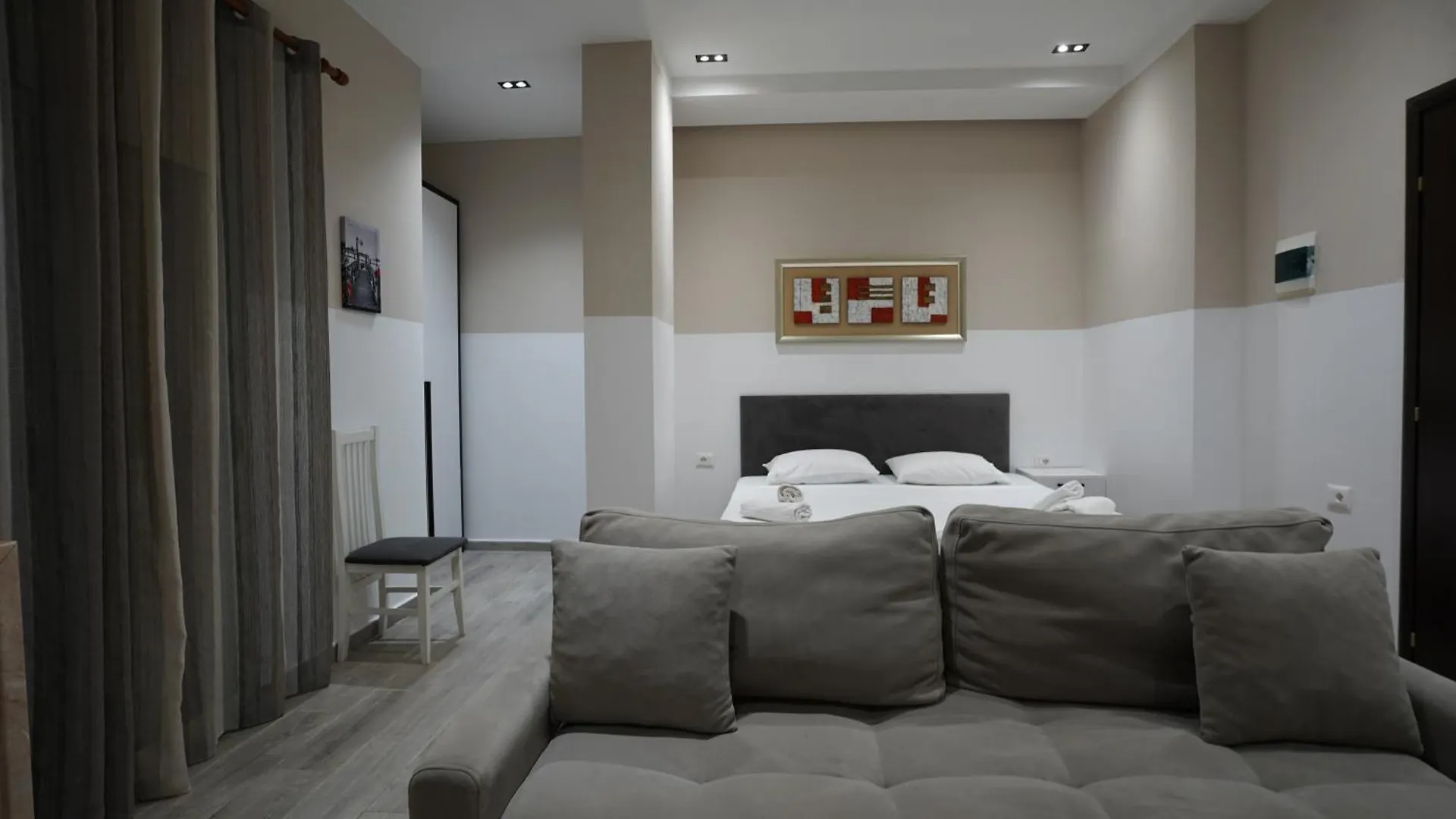 Azura Beach Apartments ドゥラス