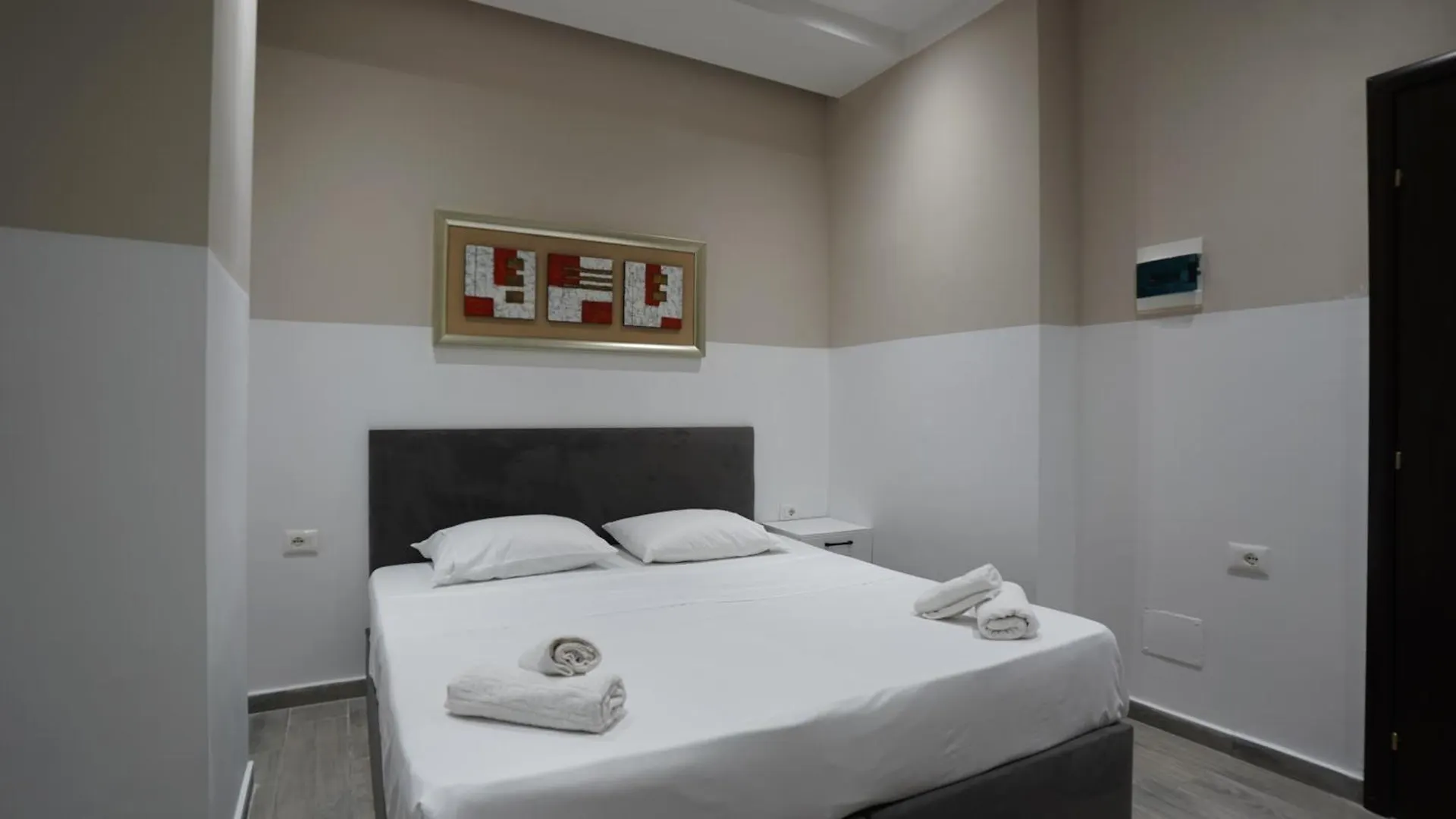 Azura Beach Apartments ドゥラス